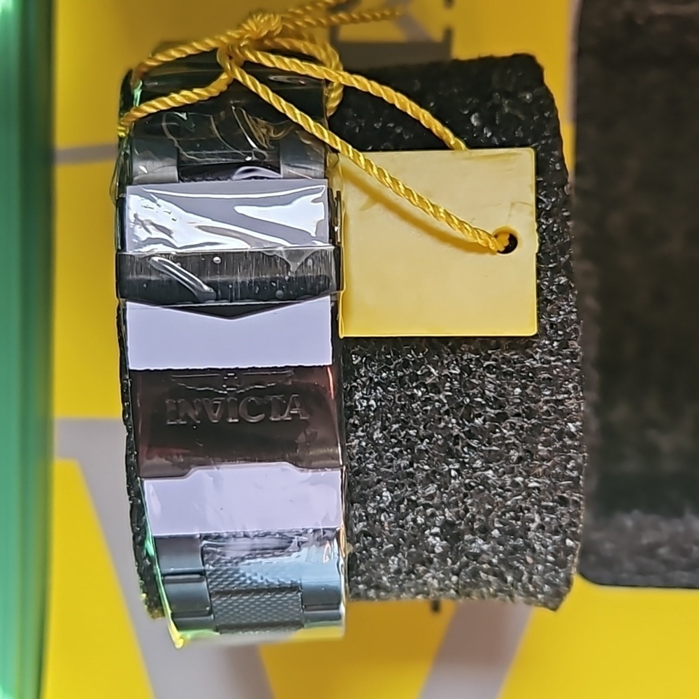 NIB INVICTA Speedway Watch in Black and Yellow & Green 3 Slot Case - Picture 5 of 16